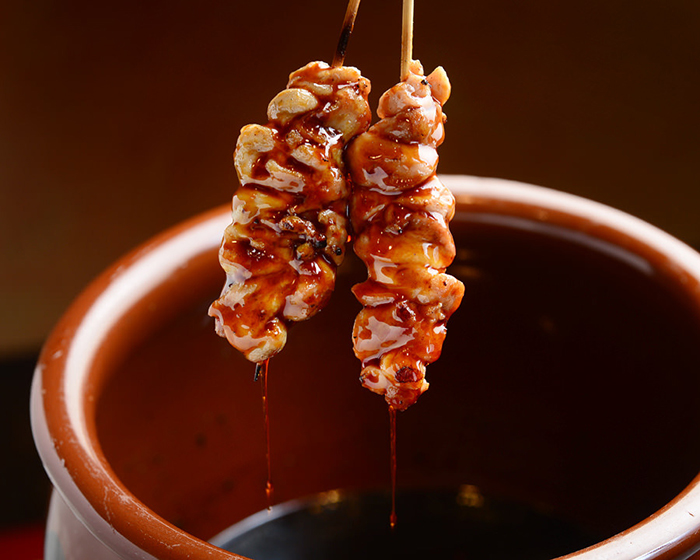 秘伝のタレを使った串焼き
